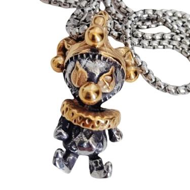 Imagem de Colar gótico com pingente de palhaço 3D, colar de titânio com máscara de coringa do mal hip hop, joia punk rock para homens e mulheres
