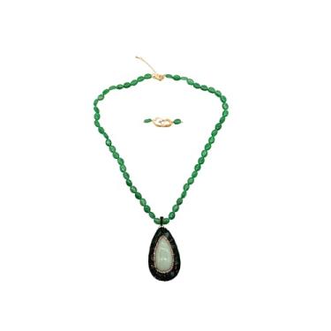 Imagem de Kusum51 Colar exclusivo de fatia de ágata verde escuro com borda dourada e conjunto complementar de brincos com contas, Portable, Contas de pedra verde, Ágata