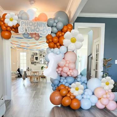 Imagem de BlissBash Kit de guirlanda de arco de balão laranja azul empoeirado com balões de folha de osso de margarida rosa bebê para decorações de aniversário de meninas, suprimentos de festa com tema de