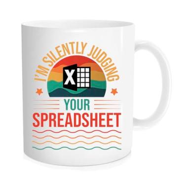 Imagem de SAPUWE Caneca de contabilidade engraçada, I'm Silently Judging Your Spreadsheets Caneca de café, caneca de café de contador, caneca CPA de trabalhador de escritório, caneca de cerâmica brilhante