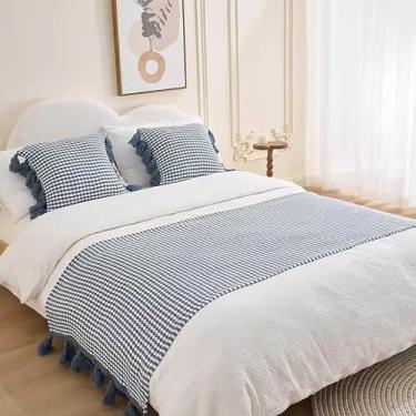 Imagem de HSTANGKY Lenço de cama de hotel moderno toalha de cama com franjas, borlas penduradas, cor sólida, listrada, roupa de cama decorativa, plissada, protetor de cama - Azul||90 x 230 cm para cama de 1,8 m