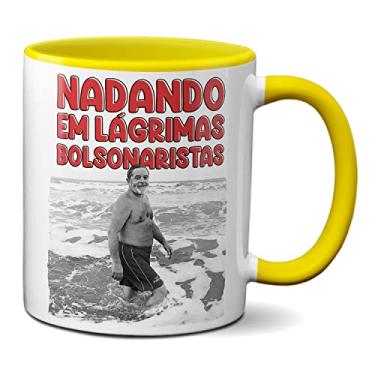 Imagem de Caneca Lula Na Praia Nadando Em Lágrimas Bolsonaristas! (Amarela)