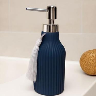 Imagem de Luiggi Presentes Dispensador de Sabonete Líquido em Porcelana, 300ml, Válvula Cromada, Design Canelado, Disponível em Branco, Azul Petróleo e Creme, 19cm x 7cm, com Tassel Decorativo (Azul Petróleo)