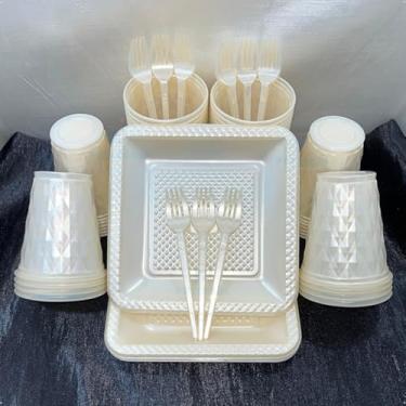 Imagem de Conjunto de luxo descartável para festas de aniversário com 260 peças Pratos quadrados de plástico colorido com efeito perolado Cores doces (Champanhe Perolado)