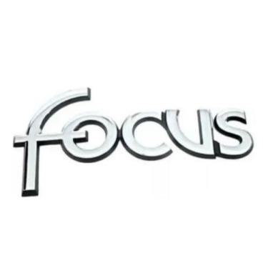 Imagem de emblema letreiro linha Ford escrita Focus ano modelo 2001 até 2009 cro