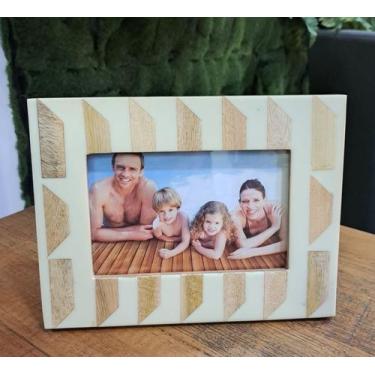 Imagem de Porta Retrato Madeira e Resina Bege - Via Decor