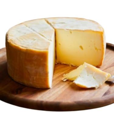 Imagem de Queijo Canastra Meia Cura Premium 2,7kg – 3 Peças Artesanais de Aprox. 900g, Caixa de Isopor, Embalado a Vácuo