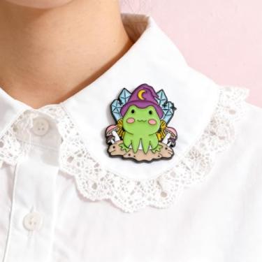 Imagem de Broche esmaltado de feiticeiro de sapo encantador broche de criatura da floresta mágica com chapéu roxo cristais e cogumelos acessórios de fantasia amantes de bruxaria