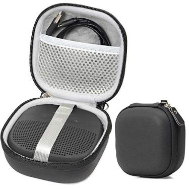 Imagem de Capa protetora para microalto-falante Bluetooth Bose SoundLink da WGear, design em destaque com bolso de malha para cabo e outros acessórios, tira elástica para dispositivo seguro, Frosted Black, compact Size
