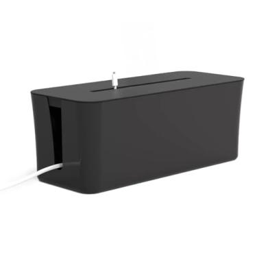 Imagem de Uma caixa para proteger e organizar tomadas, fios, cabos e fontes de alimentação, com capacidade para até dez cabos.