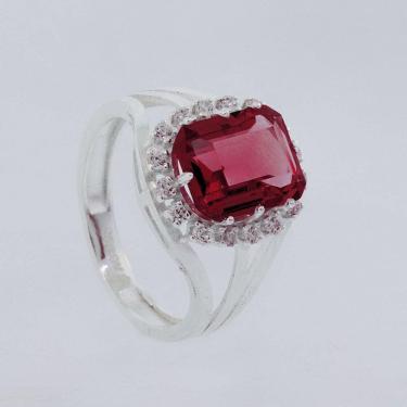 Imagem de Anel de Prata Coleção Queens Cristal Safira Rubi 8x10 e Zircônias Brancas