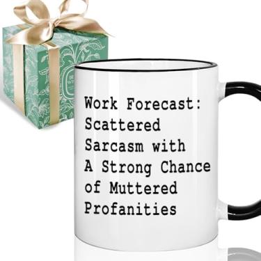 Imagem de Puouoonyi Presente de caneca de café Work Forecast, ideia engraçada de presente de aniversário de colega de trabalho para mulheres e homens, presente sarcástico para escritório de trabalho para chefe