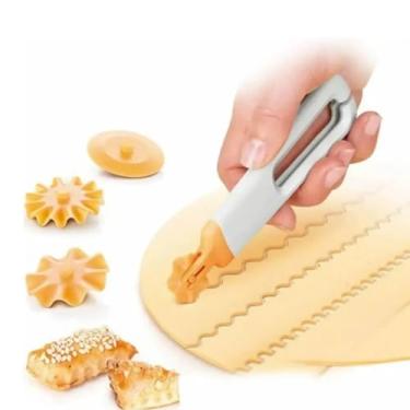 Imagem de Carretilha Cortadora de Massa, Plástico Branco e Laranja, Design Ergonômico, Cortador Profissional para Pizza, Biscoitos, Massas Folhadas e Tortas, 4 Rodas Incluídas, Cortador de Massas para Cozinha