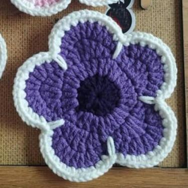 Imagem de HSYHKDSY 10 peças de tapetes trançados de flores vermelhas e verdes de 11 cm, jogo americano lavável, porta-copos trançados, jogo americano de crochê (roxo escuro 11 cm, 10 peças)