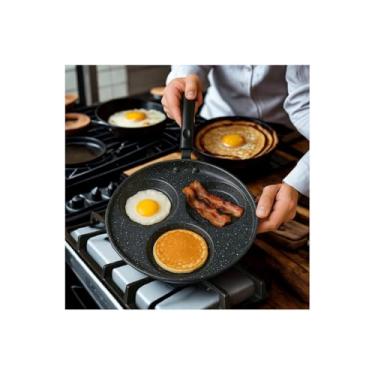 Imagem de Frigideira com 3 Divisórias Antiaderente, 23cm de Diâmetro, Alumínio, Preta, para Fogão a Gás, Elétrico e Indução Ovos Panquecas Hamburguer Bacon Lanches refeições Rápidas Práticas dia a dia