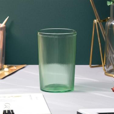 Imagem de Copo de enxaguante bucal de plástico de cor sólida – Escova de dentes de banheiro simples e copo de água