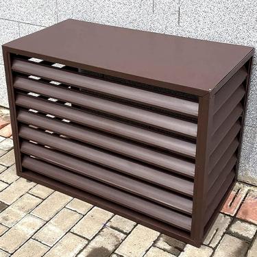 Imagem de Cobertura de ar condicionado para unidades externas Tela de cerca de ar condicionado de alumínio resistente Privacidade externa Tela de cerca CA Prateleira de planta com veneziana para jardi