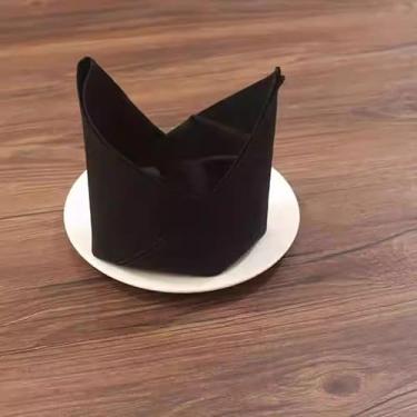 Imagem de Guardanapos de pano laváveis sólidos pretos chiques com bordas com bainha, os melhores guardanapos de jantar de poliéster para casamentos, banquetes e decoração de mesa de festa deslumbrantes