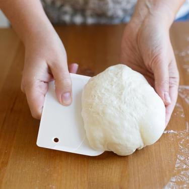 Imagem de Raspadores de tigela dura – Ferramentas de pão de qualidade premium para assar caseiro, raspador de massa com uso versátil para sua cozinha - pacote com 3, branco