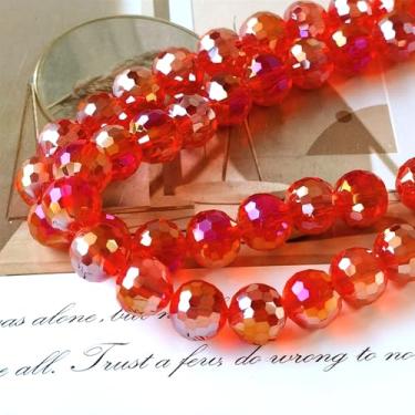 Imagem de Contas de cristal redondas de 8 mm para fabricação de joias, contas de vidro de cristal facetadas a granel para artesanato, pulseira, brinco, sinos de vento, apanhador de sol (vermelho AB, 50 peças)