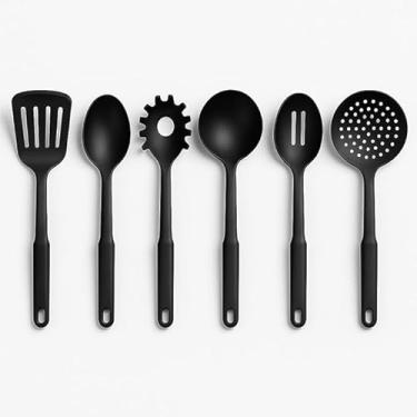 Imagem de Kit 6 Utensílios de Cozinha, Preto, Resistente ao Calor, Não Risca Panelas Antiaderentes, Design Ergonômico, Inclui Escumadeira, Espátula, Concha, Colher Vazada, Colher e Pegador de Massas