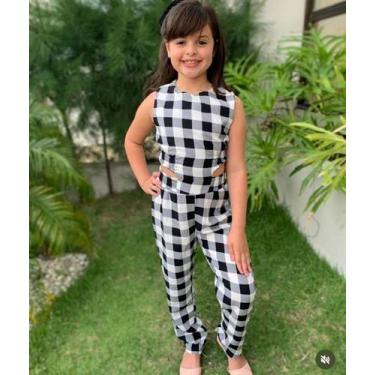 Imagem de Macacão infantil xadrez ,tamanho 6 e 8.
