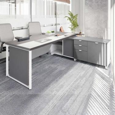 Imagem de Mesa de Escritório Diretor em L 2,00 com Caixa de Tomadas e Armário Lateral Corporate Cinza Sagrado/Branco