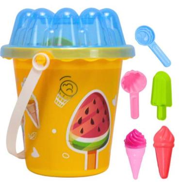 Imagem de Baldinho de Praia Infantil com Moldes de Sorvete Brincando na Areia - 