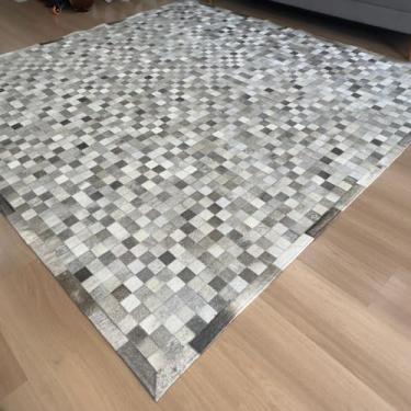Imagem de Tapete De Couro Tons De Cinza 250x250 Placas De 5cm Quadriculado