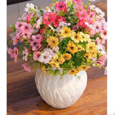 Imagem de Flores artificiais para decoração de casa de jardim interno ao ar livre, margarida de flor sintética com folhas de eucalipto, plantas falsas, vegetação, buxo, varanda, pátio, 10 pacotes (rosa branco)