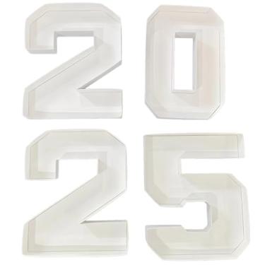 Imagem de Bandejas de charcutaria de papel com número branco 2025 – 4 tábuas de lanches preenchíveis para formatura e aniversário, papelão descartável, cada um 20 x 21 cm