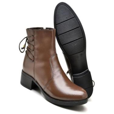 Imagem de Bota Cano Curto em Couro Casual Reta Oposta com Zíper e Amarração Tras