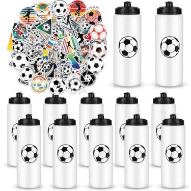 Imagem de RhythmFit Pacote com 12 garrafas de água de futebol a granel com 300 peças de adesivos de 590 ml, garrafas de água reutilizáveis sem BPA para meninos, garrafas de espremer, lembrancinhas de festa de