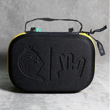 Imagem de Puff Lil Whind Estojo Profissional, Edição Limitada em Colaboração com WHiderson Nunes, Preto e Amarelo, Design Exclusivo com Compartimentos Internos