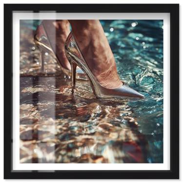 Imagem de Hydro Heel I Shadowbox Print Glam Wall Art por Notoriart, moldura preta, 43 x 43 cm