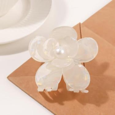 Imagem de Grampo de cabelo em flor de pérola com formato floral macio para um estilo elegante em tom branco creme