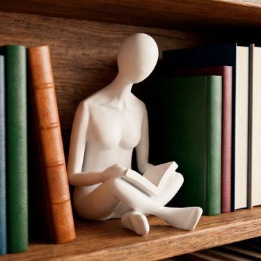 Imagem de Escultura Enfeite Leitura Abstrata Sentado Em Resina Branco