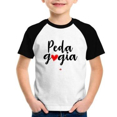 Imagem de Camiseta Raglan Infantil Pedagogia por amor - Foca na Moda, Branco, Pr