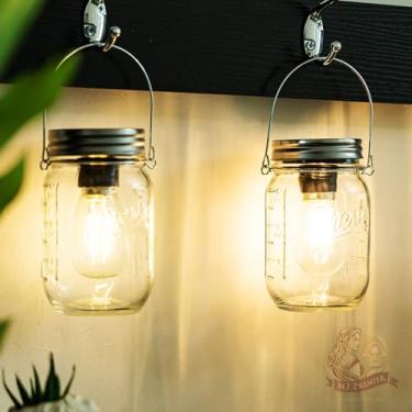 Imagem de MJ PREMIER Luzes Suspensas Mj Outdoor Mason Jar, Lâmpada Com Temporizador E Bateria, Sem Fio, Pacote Com 2 Lanternas Led Decorativas Para Jardim, Luz De Vidro Para Pátio, Camping, Quintal, Árvore, C
