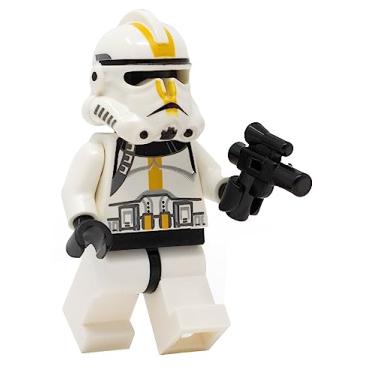 Imagem de LEGO Star Wars: Yellow Ep 3 Clone Trooper Minifigure (Phase 2) with Blaster