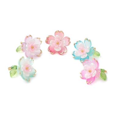 Imagem de Ipotkitt 100 peças, 5 cores, pingentes de flores entrelaçadas de metal dourado acrílico com contas de semente de vidro, pingente floral de flor de cerejeira para joias faça você mesmo, pulseira, colar