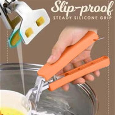 Imagem de Um grampo de forno de microondas na cozinha Prato de aço inoxidável se