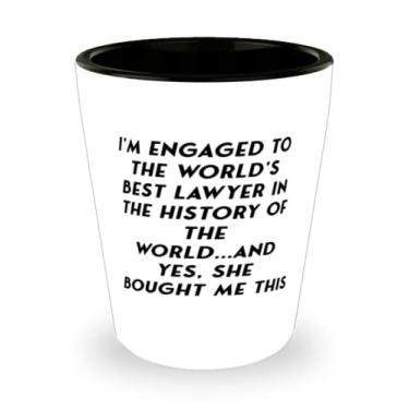 Imagem de Copo de shot especial para noivos, estou envolvido para o melhor advogado do mundo na história do mundo. Presente para presentes inspiradores de