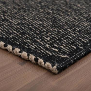 Imagem de Tapete trançado de juta preto 50 x 76 cm - Tapete sólido Earthy Farmhouse - Tapete náutico para entrada ou cozinha, 50,8 cm x 76,2 cm