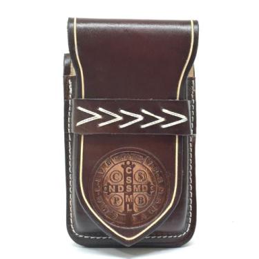Imagem de Bainha Porta Celular Rústica Couro Atrevidu's Country, Medalha são ben