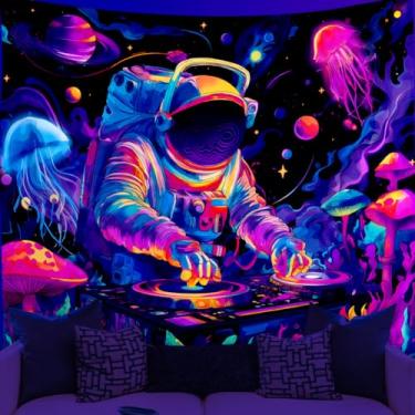 Imagem de WEBEEDY Tapeçaria Astronauta Luz Negra Música DJ Reativa UV Tapeçaria Cogumelo Trippy Galáxia Espaço Tapeçarias Penduradas na Parede Estética Decoração de Quarto de Casa Decoração de Festa de