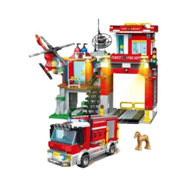 Imagem de Conjunto De Estação De Bombeiros Com Helicóptero De Bombeiros E Barco 