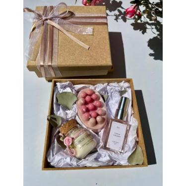 Imagem de Kit Presente Sabonete Vegetal, Mini Vela Aromática e Home Spray Premium Flor de Cerejeira em Caixa MDF com laço - Artesanal