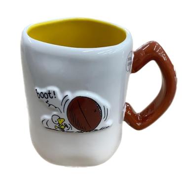 Imagem de Caneca de café Rae Dunn Peanuts Football, Touchdown - Cabo de futebol - Interior amarelo