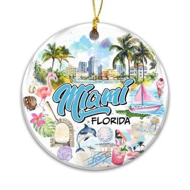 Imagem de Enfeite de Natal Miami Florida 2025 – Lembrança colorida do horizonte da cidade com palmeiras, flamingo, praia e veleiro | Presente de lembrança de viagem de cerâmica para amantes de Miami, decoração